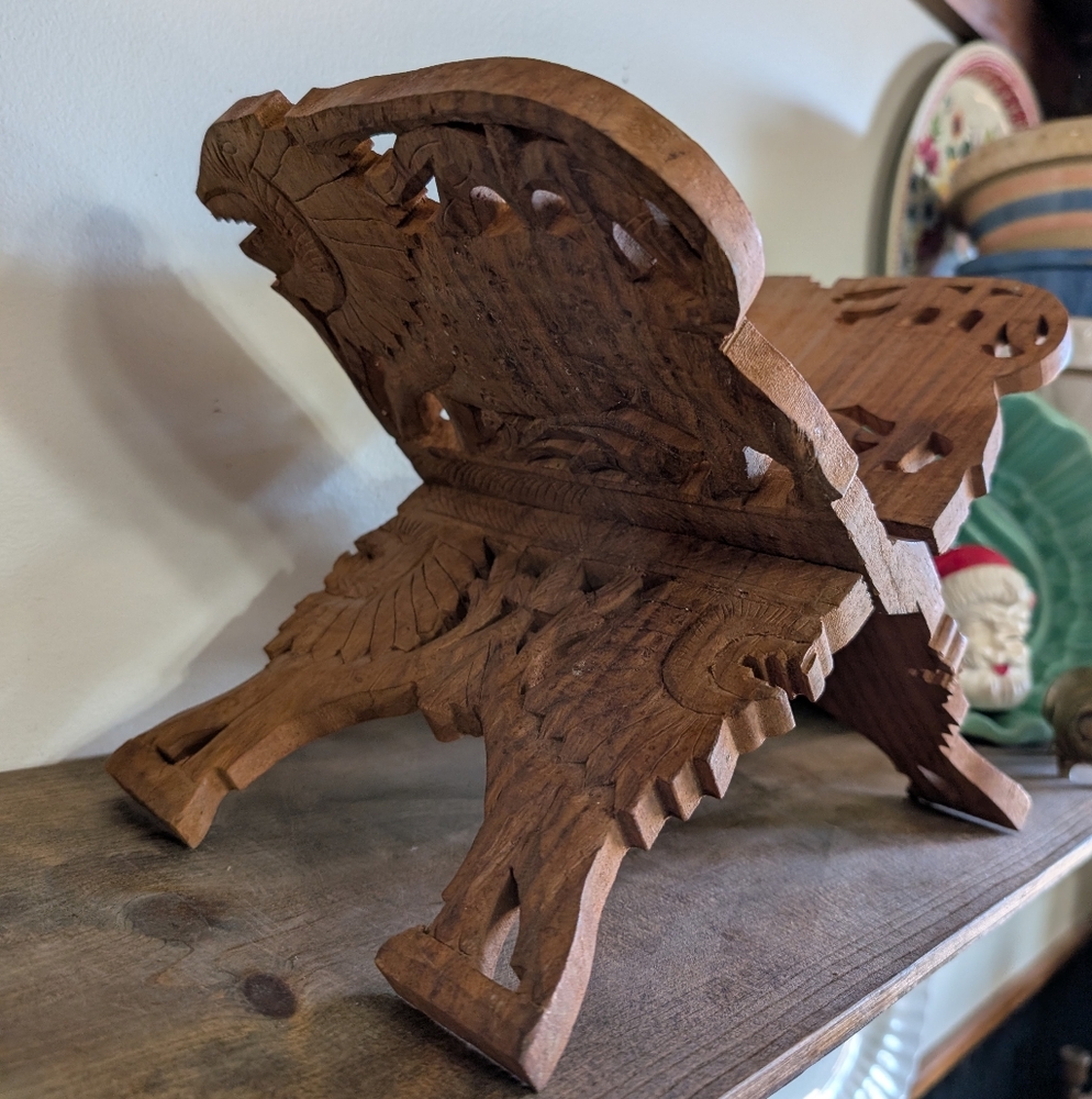 Large Hand Carved Sheesham Wood Lion Motif Book Stand ( Vintage ) - Picture 9 of 10